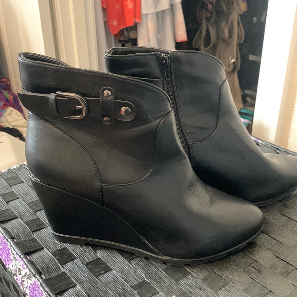 Pink Key black wedge zip up booties. With sliver buckles. Size 10. New